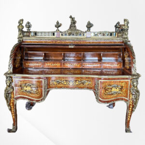 Escritorio de marquetería y bronce