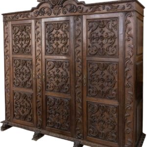 Armario tallado de madera de castaño