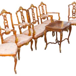 Sillería de caoba con decoraciones doradas