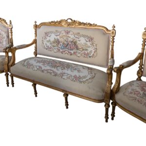 Sillería dorada tapizada en petite pua francés