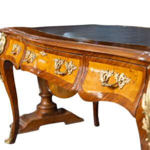 Mesa de despacho chapada y bronces